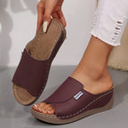 Zomerse zachte plateau slippers dames 2025 mode peeptoe wedges teenslippers vrouw lichte middelhoge hak casual strandschoenen