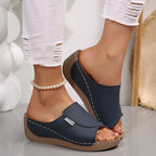 Zomerse zachte plateau slippers dames 2025 mode peeptoe wedges teenslippers vrouw lichte middelhoge hak casual strandschoenen