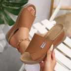 Zomerse zachte plateau slippers dames 2025 mode peeptoe wedges teenslippers vrouw lichte middelhoge hak casual strandschoenen