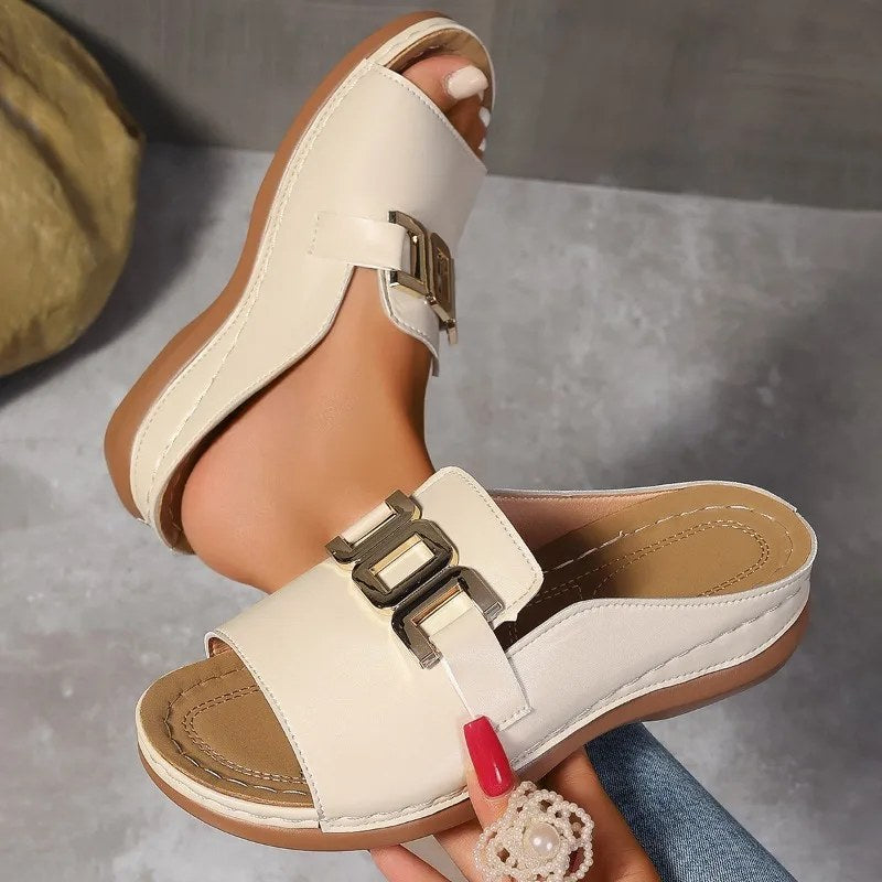 Casual fashion dikke zool sandalen dames nieuw model grote maat eenvoudige metalen gesp vismond coole slippers zomer slippers