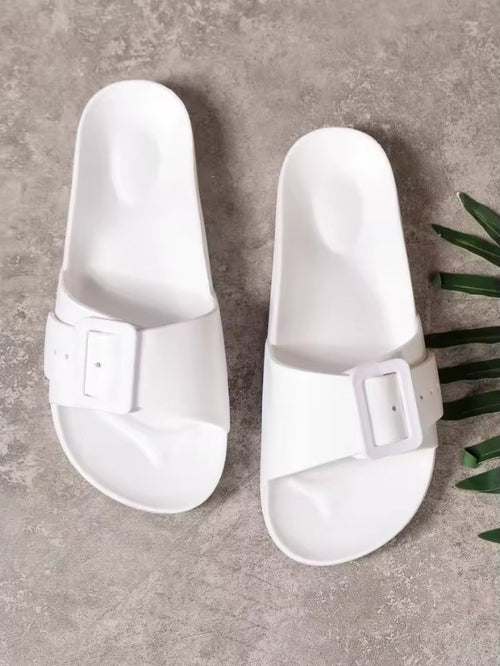 Bekväma kotoffel med spänne - White
