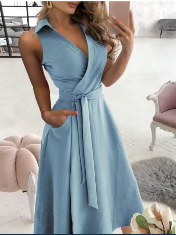 Elegant ärmlös omlottklänning midilängd - Light Blue