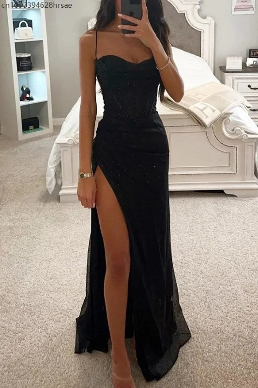 Elegant klänning bröllopsgäst maxilängd axelbandslös - Black