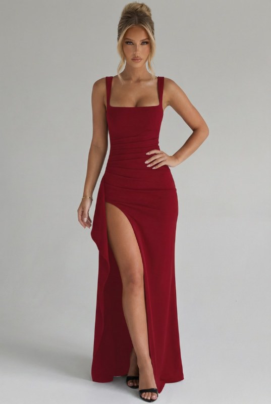 Elegant maxiklänning med fyrkantig hals och slits - Red