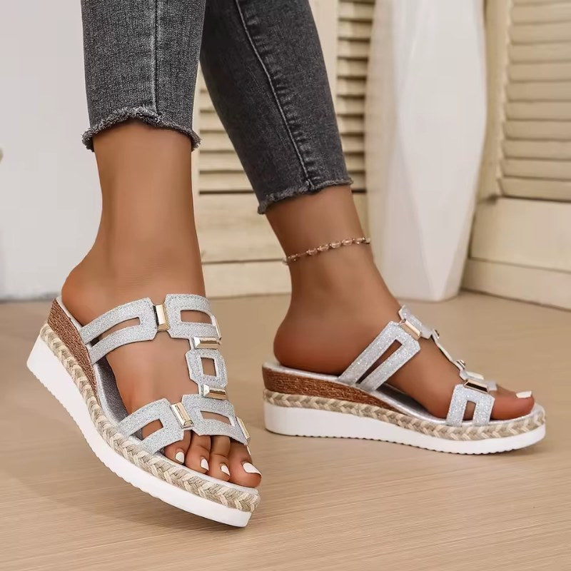 Elegant sandal dam med kilklack - Grey