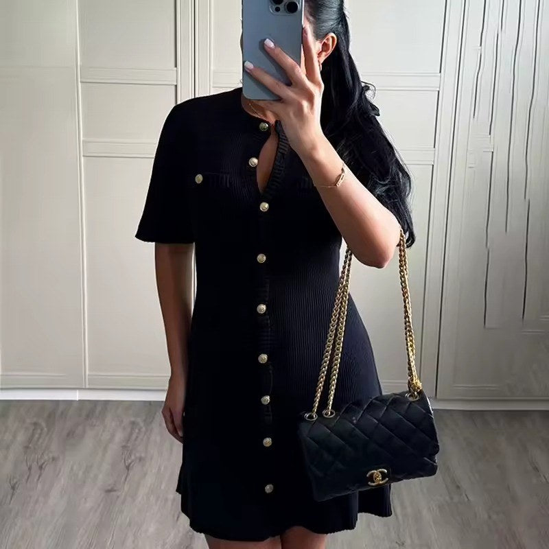 Kortärmad stickad klänning elegant knappstängning - Black